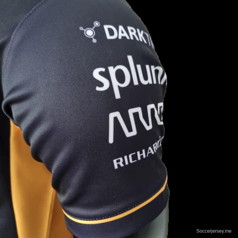 2022 فورمولا 1 2022 فورمولا 1؛ ماكلارين كرو برقبة عنق عنق
