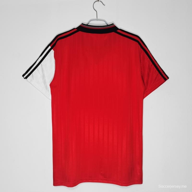 قميص كرة قدم رينجرز 1995/96 ريترو خارج ملعب رينجرز
