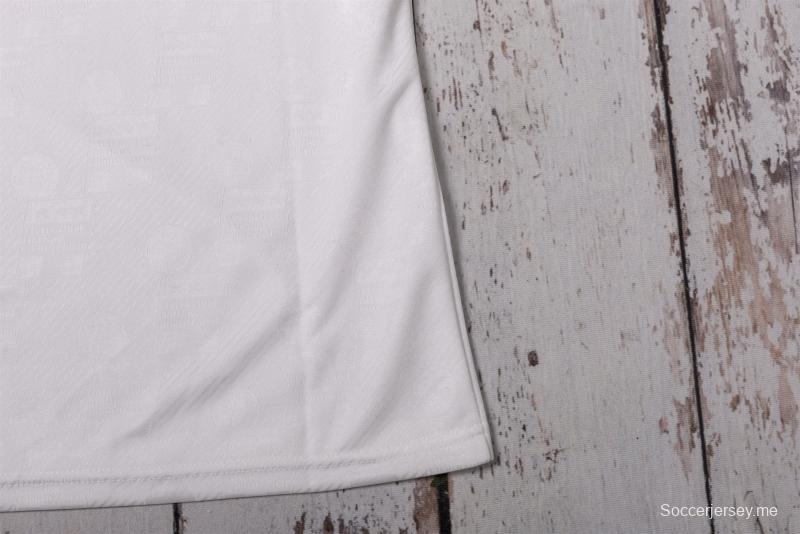 قميص كرة قدم إيطالي قديم موديل 1994 خارج الديار

