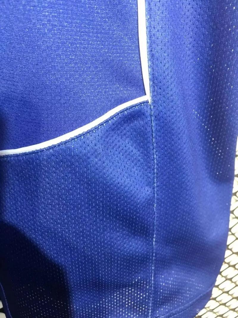 قميص أزرق عتيق من البرازيل 2004 ذهاباً وإياباً
