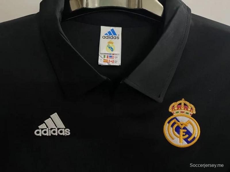 قميص ريترو 02/03 ريال مدريد أسود اللون أسود اللون أسود القرن
