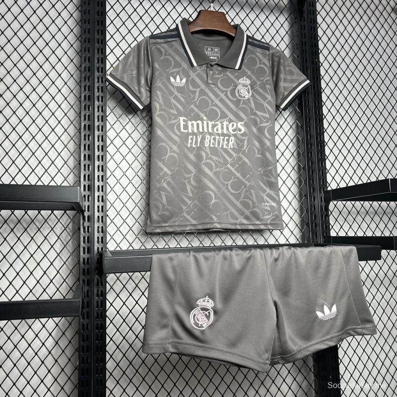 24/25 قميص ريال مدريد الثالث أسود اللون أسود اللون أسود 24/25 أطفال
