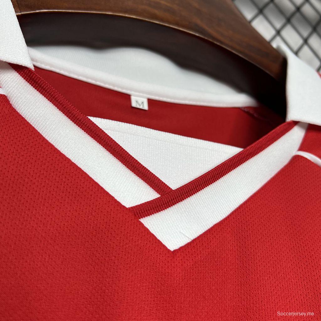 قميص قديم 94/95 لبنفيكا بنفيكا على أرضه
