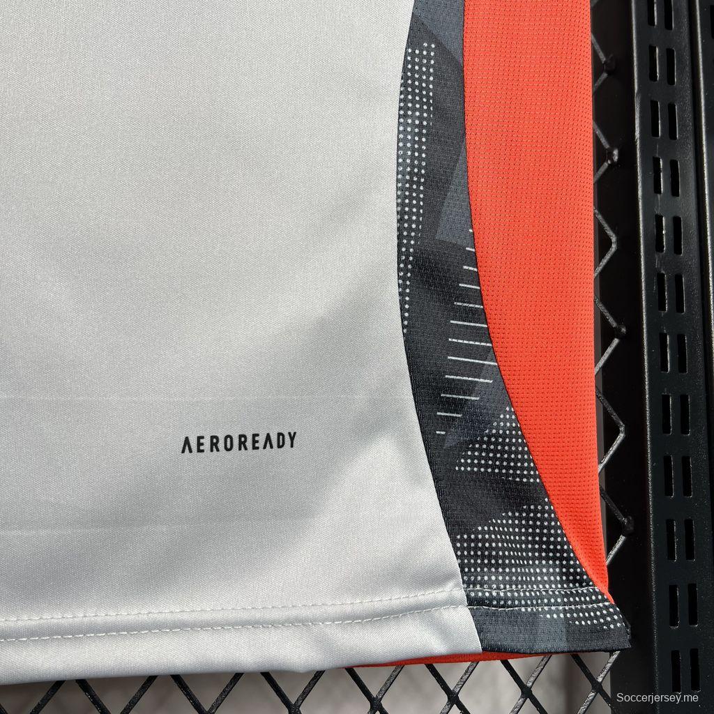 2024/25 قميص بنفيكا 2024/25 قبل المباراة
