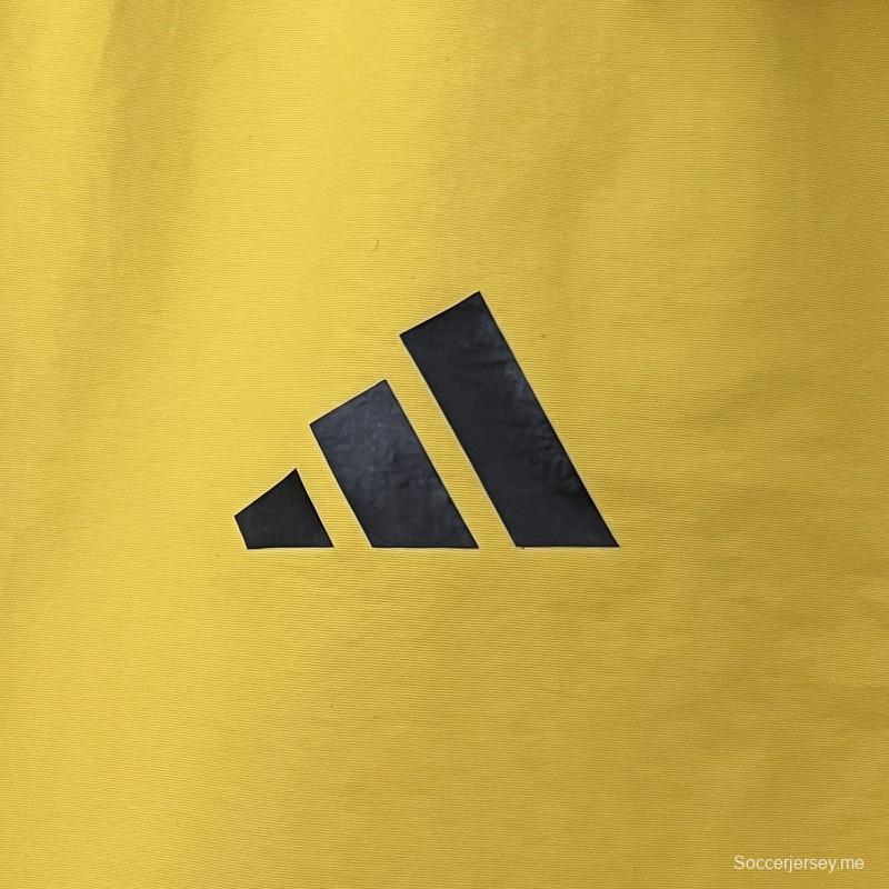 24/25 سترة ريـال مدريد صفراء/حمراء عاكسة قابلة للرياح