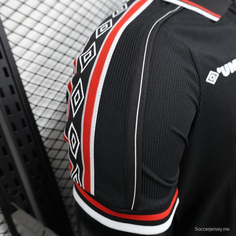 نسخة اللاعب 98/99 قميص مانشستر يونايتد الثالث الأسود لمانشستر يونايتد 98/99