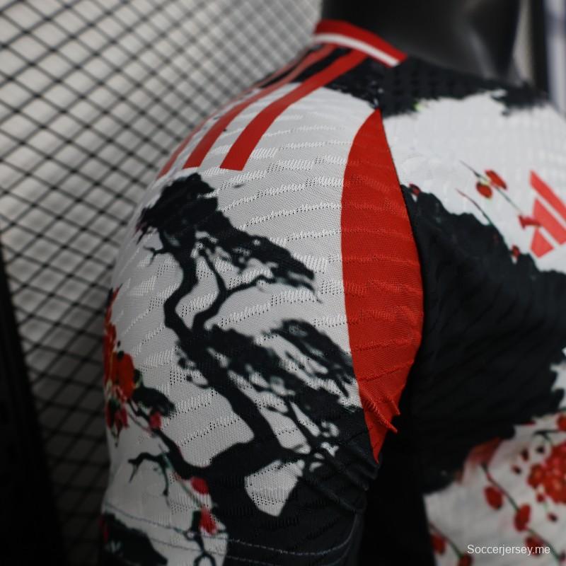 نسخة اللاعب 25/26 من قميص ريال مدريد بنمط الرسم بالحبر الصيني بنسخة محدودة مع راعي طيران الإمارات