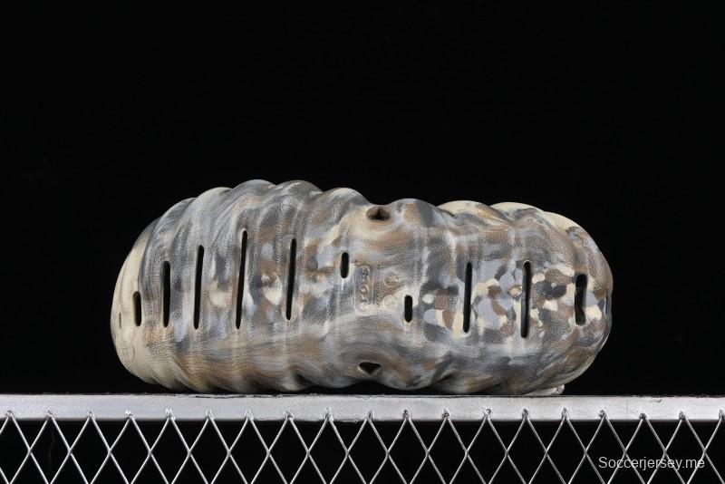 Crocs Classic Clog Slip-On Beach Sandals with Ventilation Holes - B.D4