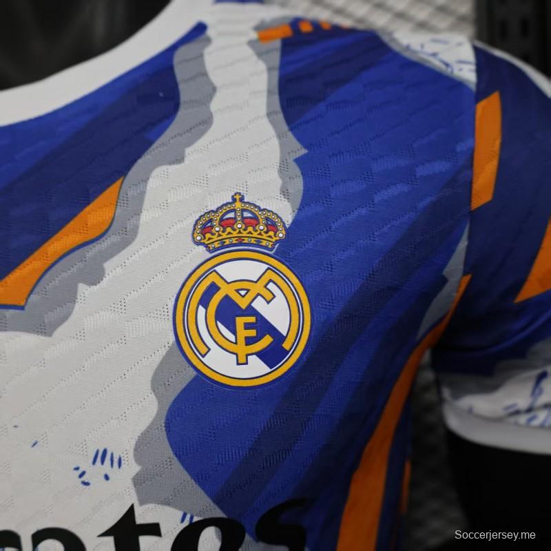 إصدار اللاعب 25/26 قميص ريال مدريد 25/26 إصدار محدود باللون الأزرق والبرتقالي بنقشة مجردة