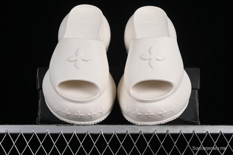 SMFK COMPASS Embossed One-Piece Platform Slides - E9066