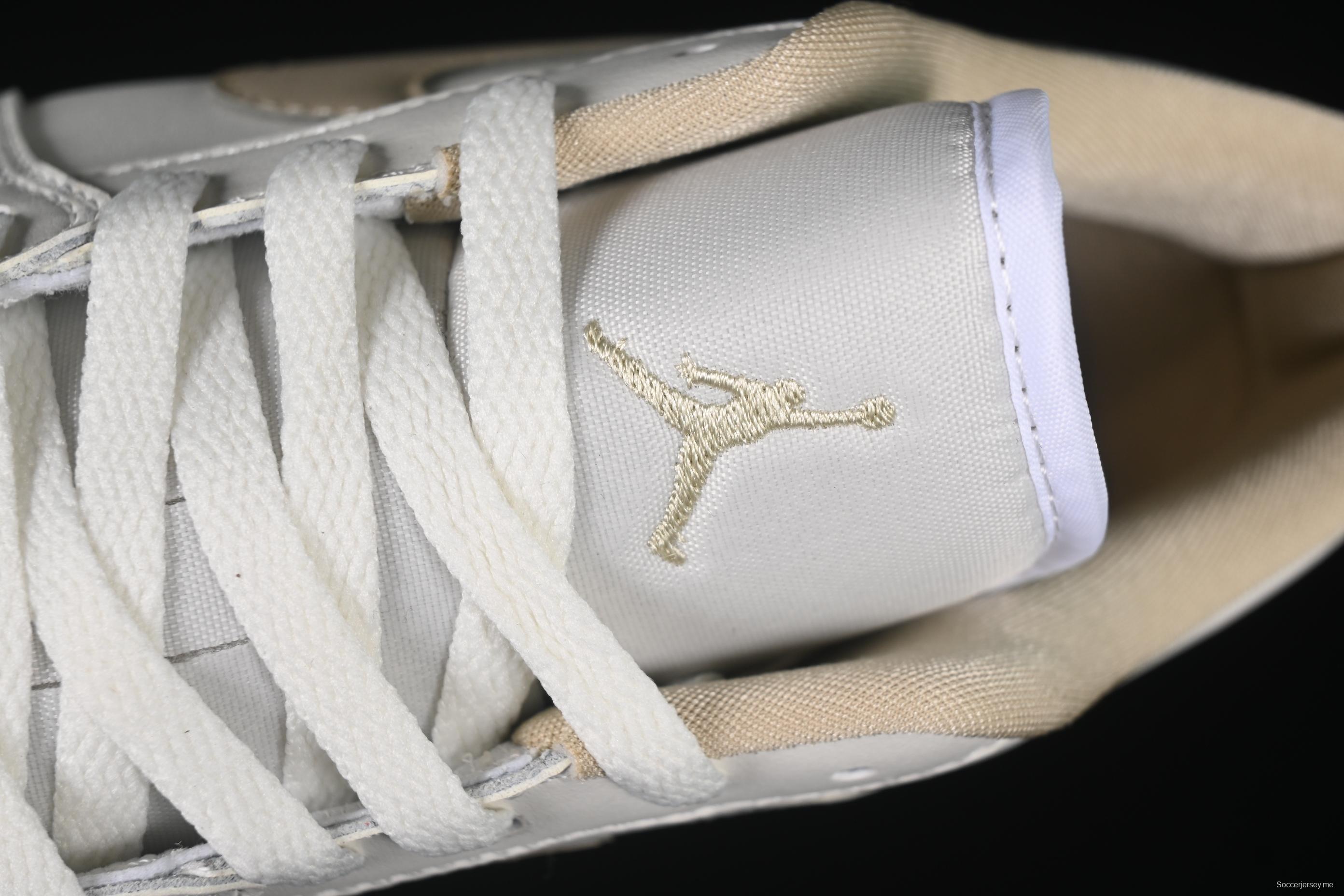 Nike Air Jordan 1 Low AJ1 Casual Sneakers in White - DC0774-112