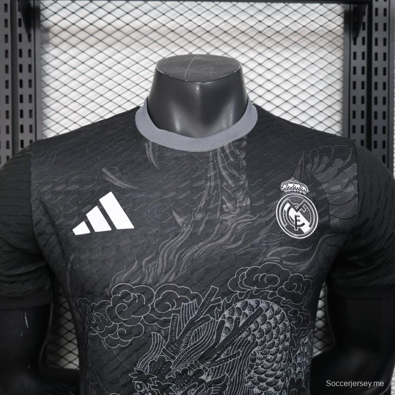 إصدار اللاعب 25/26 ريال مدريد أسود بتصميم التنين قميص ريال مدريد 25/26