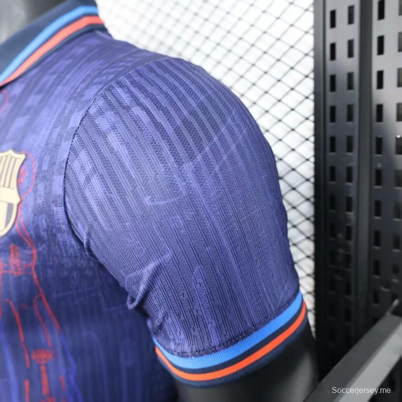 إصدار اللاعب 25/26 قميص نادي برشلونة باللون البنفسجي بنقشة الخطوط الحمراء