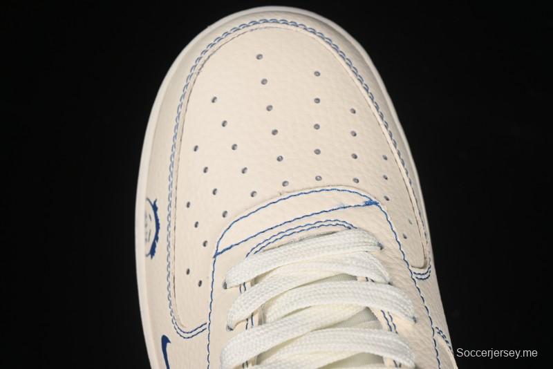 حذاء نايك اير فورس 1'07 المنخفض الكاجوال من نايك بتصميم وجه الشبح بخط أزرق - DF0188-053