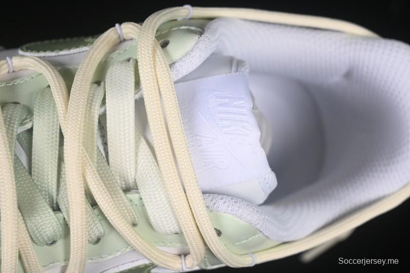 حذاء نايك اير فورس 1'07 منخفض "جرين لوف" 520 إصدار محدود كاجوال بتصميم قلب أخضر صغير - DH2920-111