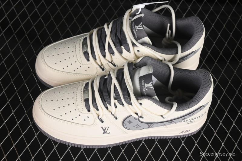 حذاء نايك اير فورس 1 '07 منخفض من نايك اير فورس 1 '07 LV Collaboration Swoosh باللون الرمادي برباط رمادي كاجوال - DM686868-067