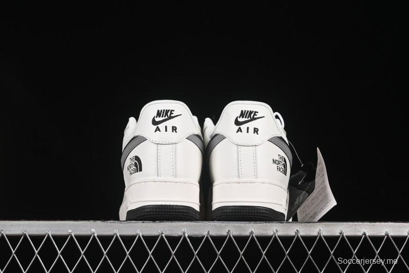 حذاء نايك اير فورس 1 '07 منخفض من نايك ذا نورث فيس تعاون ذا نورث فيس سنيكرز كاجوال بيج مزدوج سووش - AM1588-006