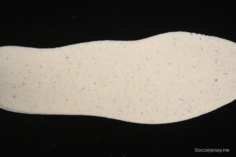 أديداس أوريجينالز جازيل من أديداس أوريجينالز حذاء رياضي كاجوال داخلي بتصميم مضاد للانزلاق ومقاوم للاهتراء - JH5419