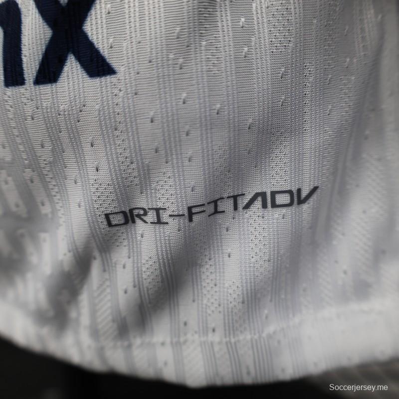 إصدار اللاعب 25/26 قميص كلوب أمريكا 25/26 خارجي أبيض مع شعار النسر الكحلي والذهبي