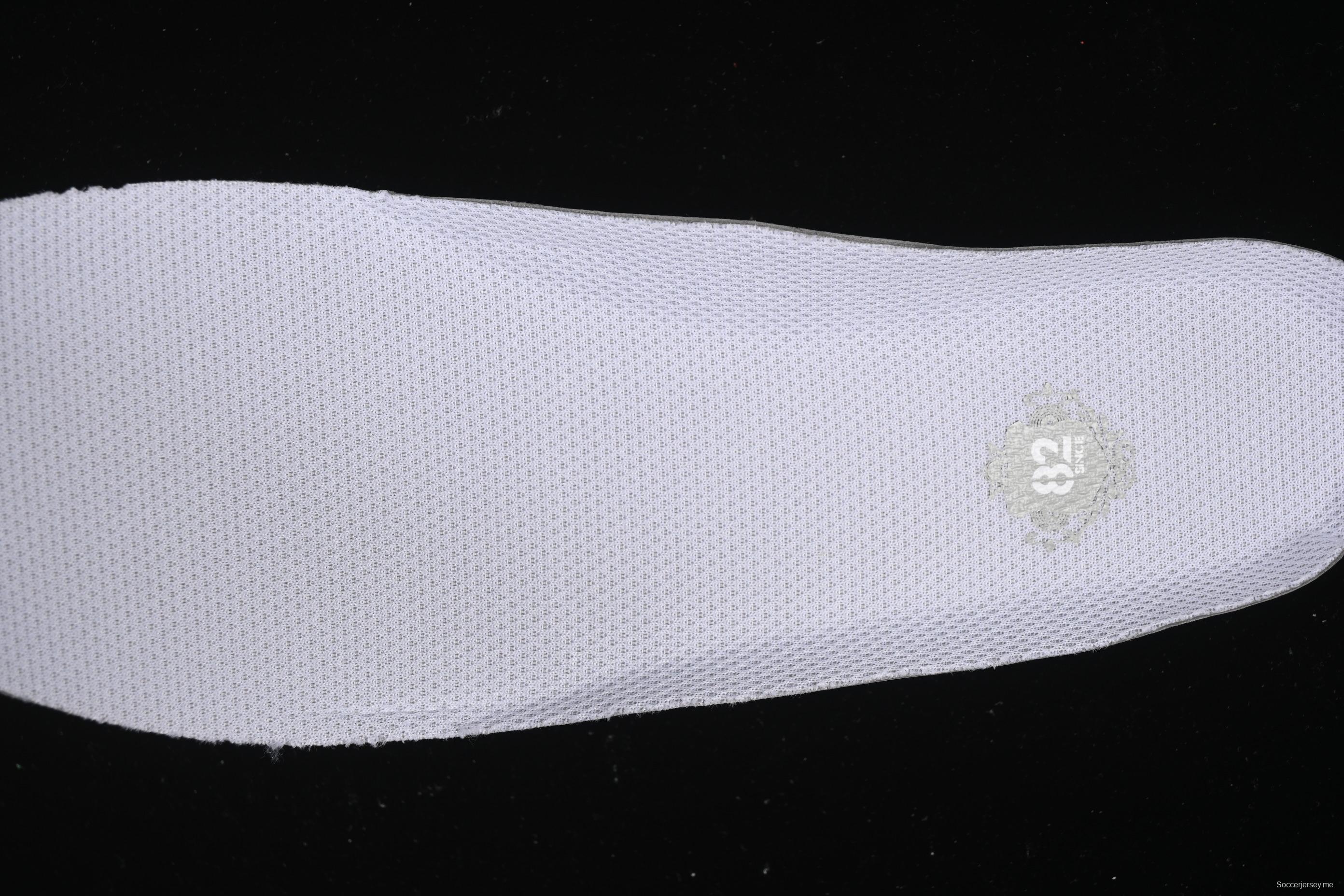 حذاء رياضي كاجوال منخفض من نايك إير فورس 1'07 بإطار أسود وشعار أخضر وتطريز ذهبي - ZH0316-075