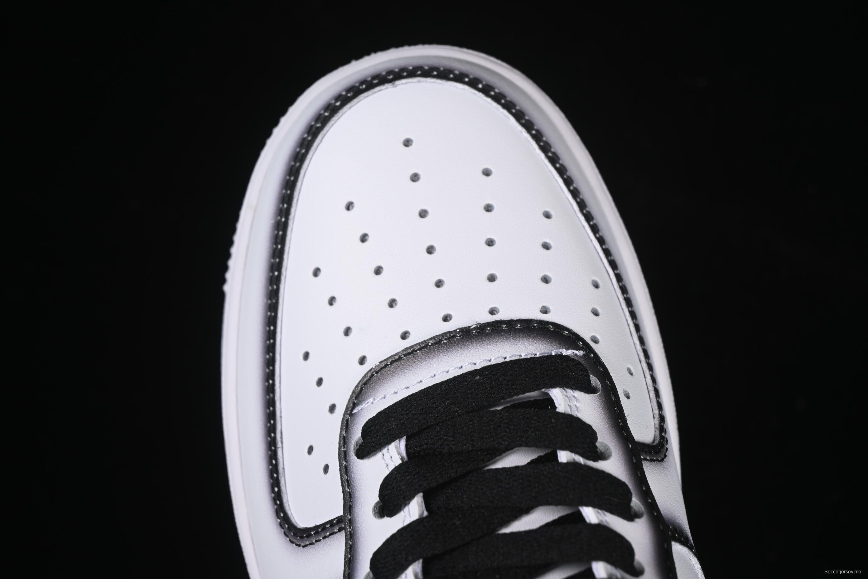 حذاء رياضي كاجوال منخفض من نايك إير فورس 1'07 بإطار أسود وشعار أخضر وتطريز ذهبي - ZH0316-075