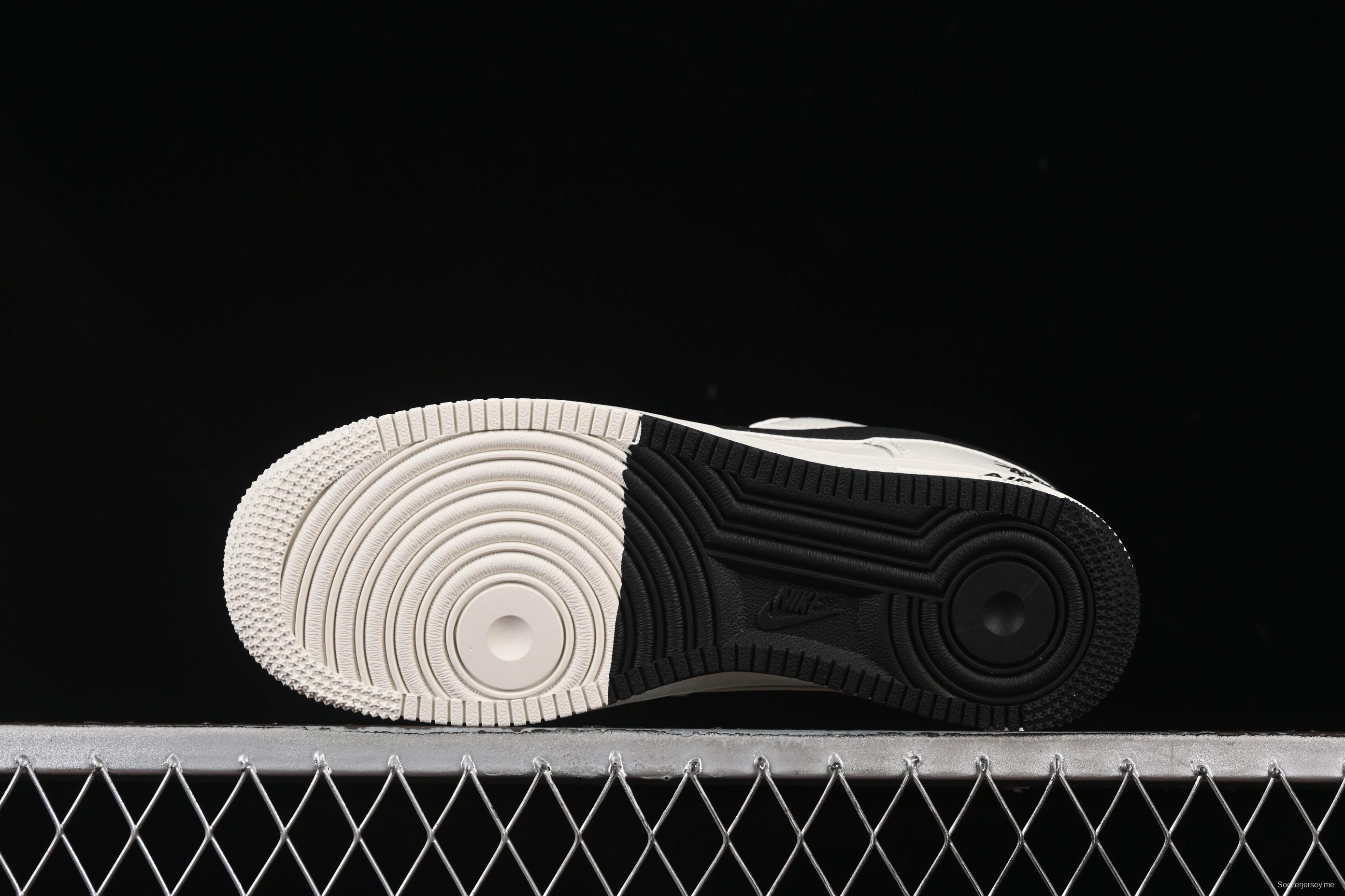 حذاء نايك اير فورس 1 '07 منخفض من نايك اير فورس 1 '07 ستوسي كولابوريشن دوال تون أحمر اللون - CS5288-010