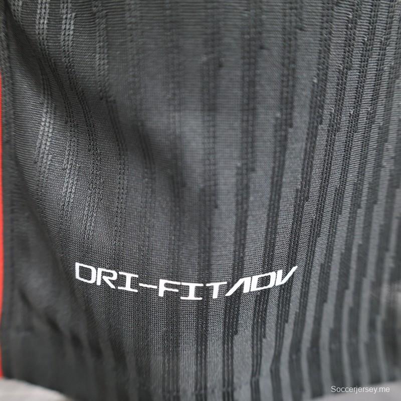 إصدار اللاعب 24/25 برشلونة × ترافيس سكوت قميص برشلونة × ترافيس سكوت خارجي أسود مع راعي أحمر