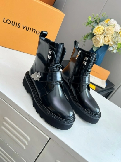 2024 Women Louis Vuitton Black Calfskin Leather Boots MJ00310
