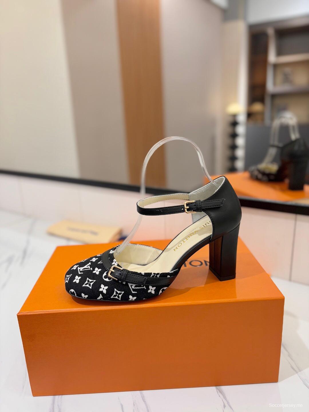 2025 Women Louis Vuitton Black White Canvas Leather Pumps KFY00310