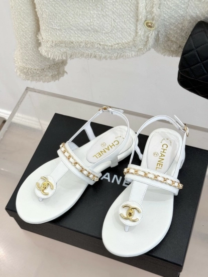 2025 Slippers Chanel White Leather Chain Strap CC Logo