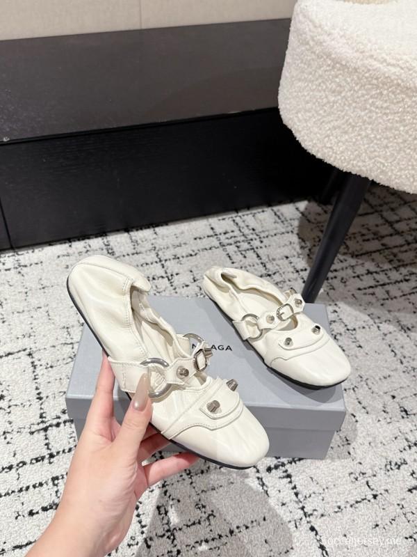 حذاء باليه بمشبك معدني مرصع بأزرار من بالنسياغا - KFY00300