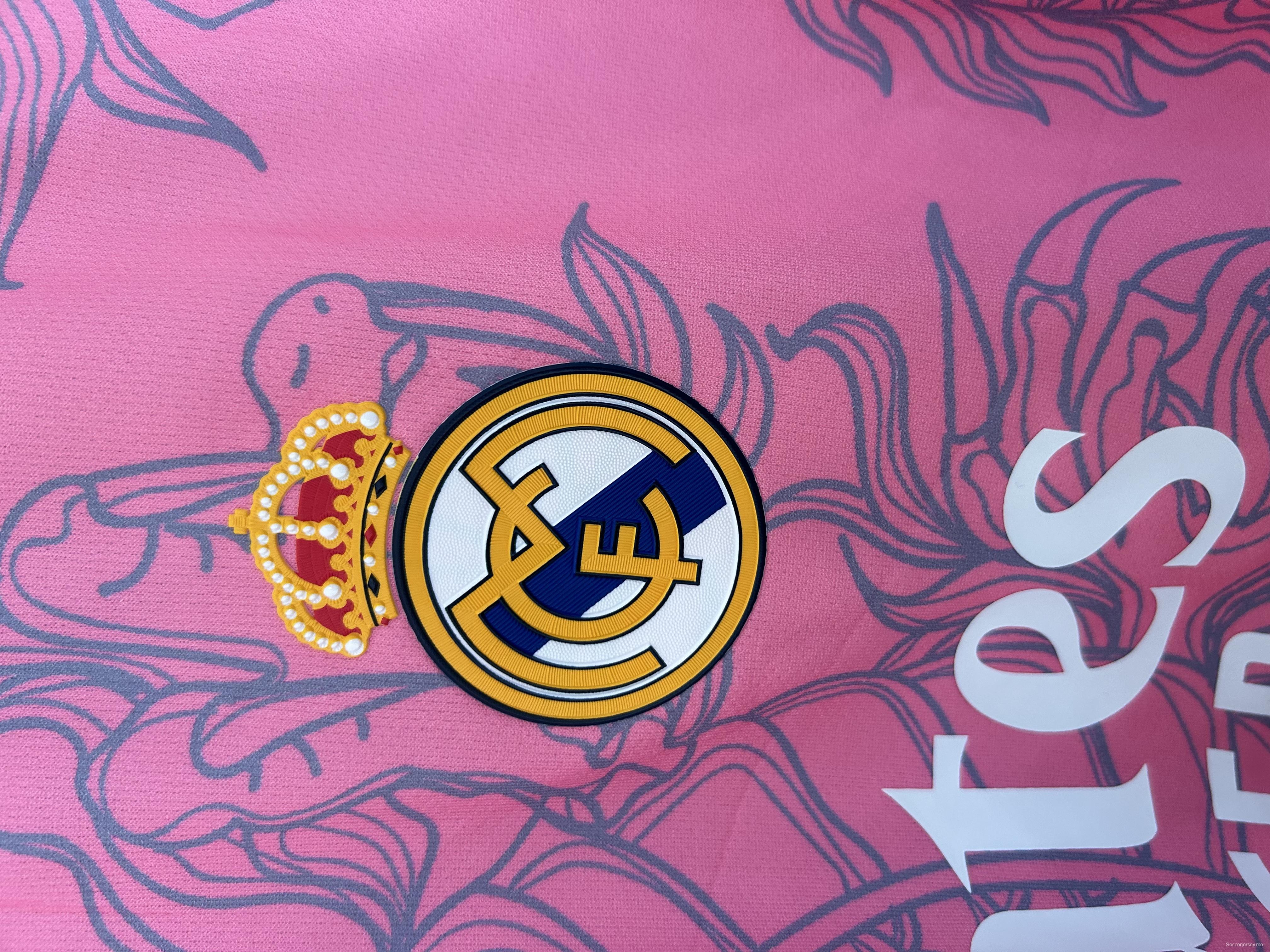 قميص ريال مدريد 25/26 قميص التنين الوردي الخاص