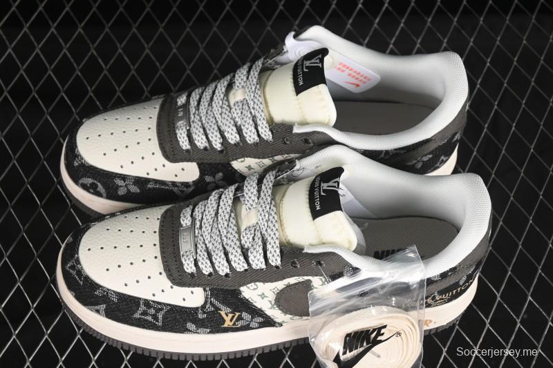 حذاء نايك اير فورس 1 '07 منخفض من نايك اير فورس 1 '07 LV Collaboration باللون الأسود والذهبي - JJ2508-703