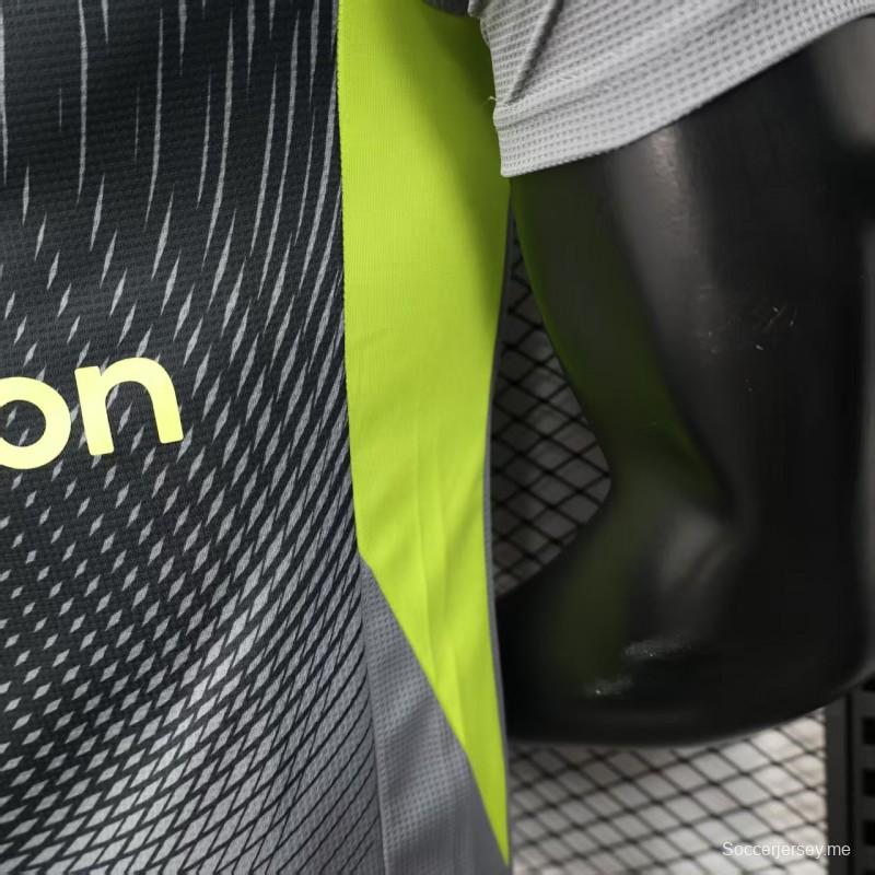 إصدار اللاعبين 25/26 قميص مانشستر يونايتد رمادي بنقشة موجات متدرجة اللون