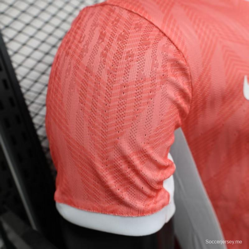 إصدار اللاعبين 25/26 قميص برشلونة وردي بحواف بيضاء