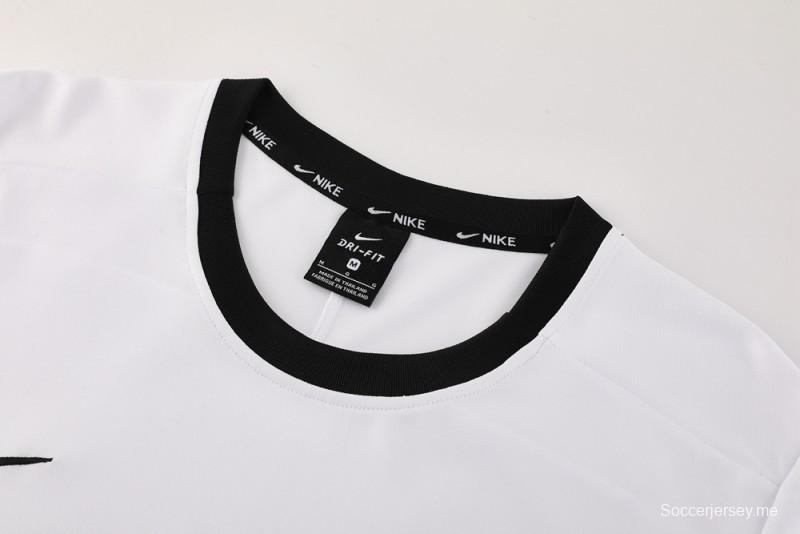 2025 قميص أبيض قصير الأكمام + شورت قصير الأكمام من نايك 2025