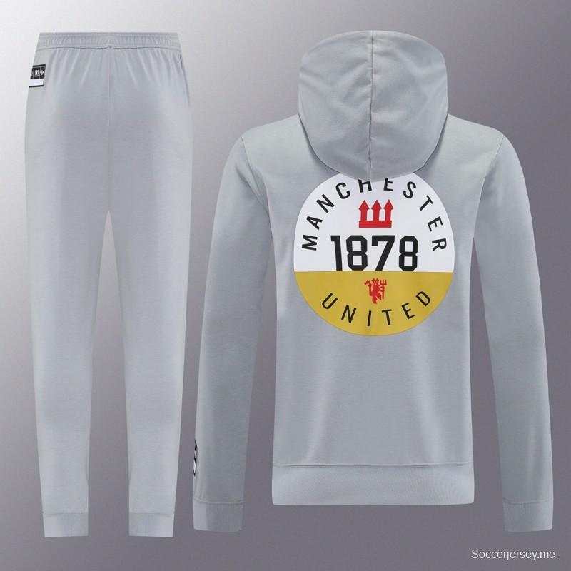 25/26 مانشستر يونايتد هويد جاكيت بسحاب كامل رمادي اللون هويد 25/26 مانشستر يونايتد + بنطلون طويل