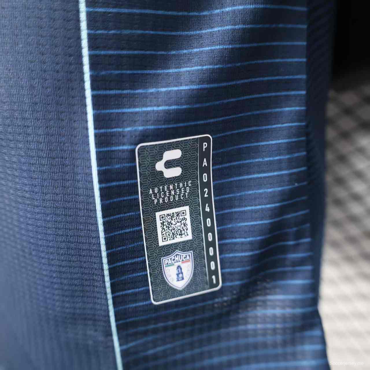 إصدار اللاعب 25/26 قميص باتشوكا خارج ملعبه