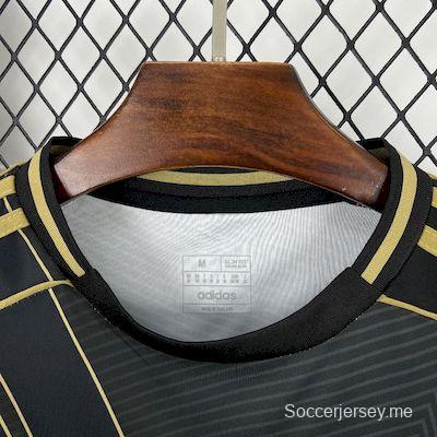 2025/25/26 قميص بايرن ميونيخ بايرن ميونيخ أسود اللون الذهبي إصدار خاص