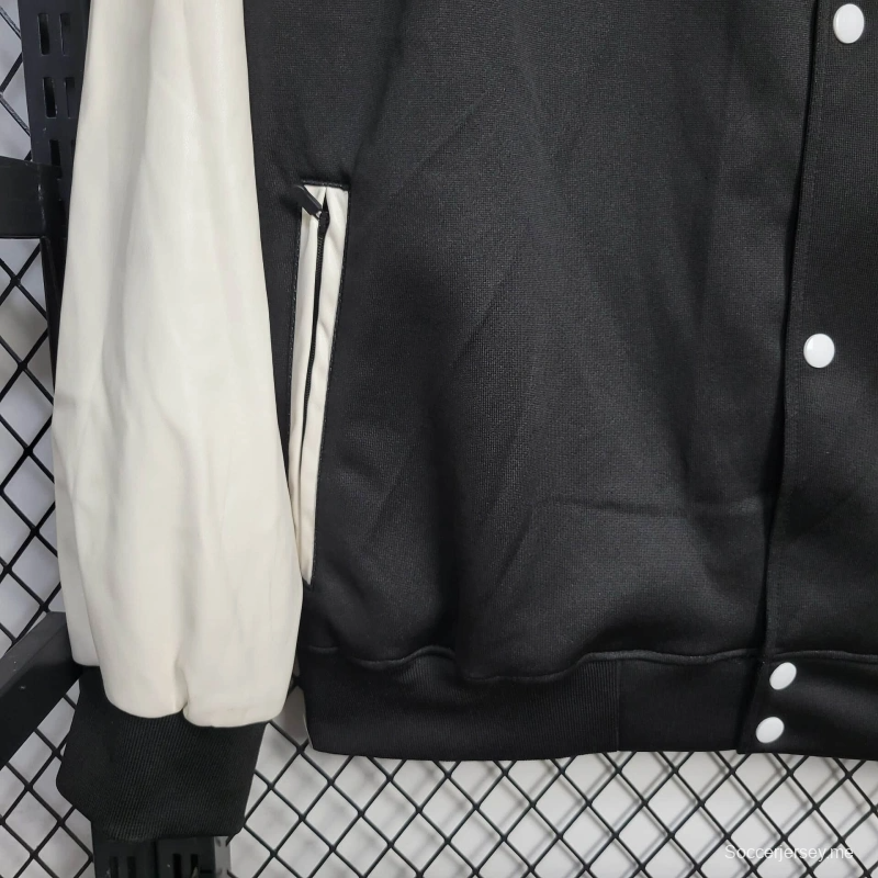 25/26 جاكيت مانشستر يونايتد أسود/سترة واقية من الرياح أبيض/أسود