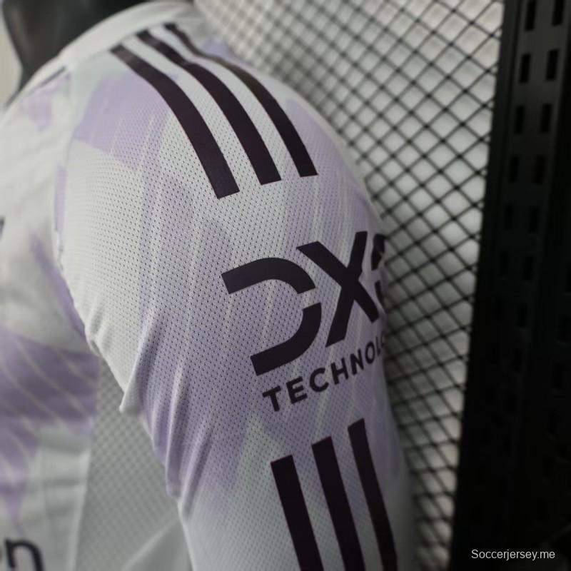 إصدار اللاعب 25/26 قميص بأكمام طويلة الأكمام لمانشستر يونايتد خارج الملعب