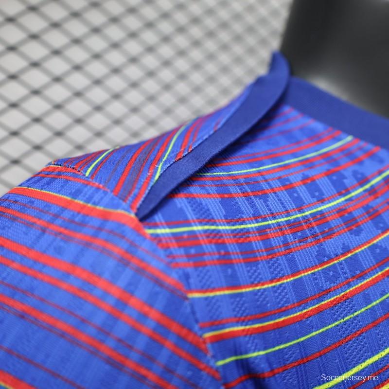 إصدار اللاعب 25/26 قميص نادي برشلونة أزرق بخطوط موجية ملونة