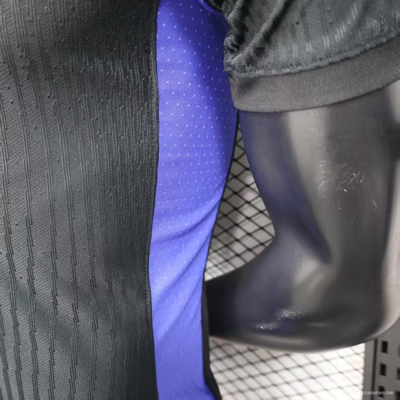 إصدار اللاعب 25/26 قميص برشلونة إكس كوبي براينت قبل المباراة خارج الملعب