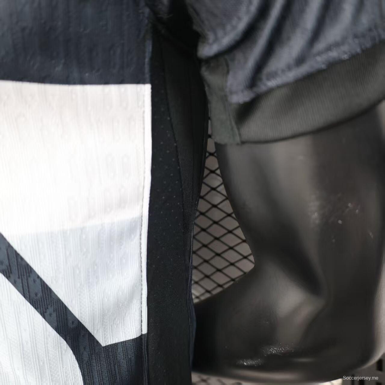 إصدار اللاعب 25/26 قميص بوماس UNAM الأسود 25/26