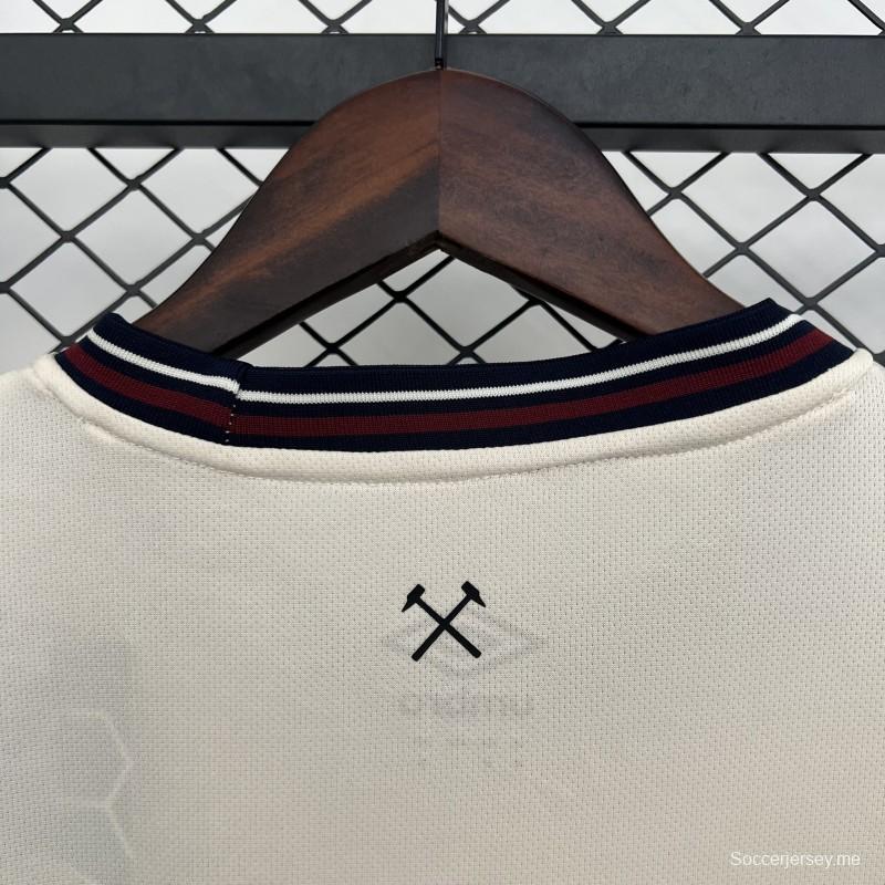 25/26 قميص وست هام يونايتد خارج ملعبه 25/26