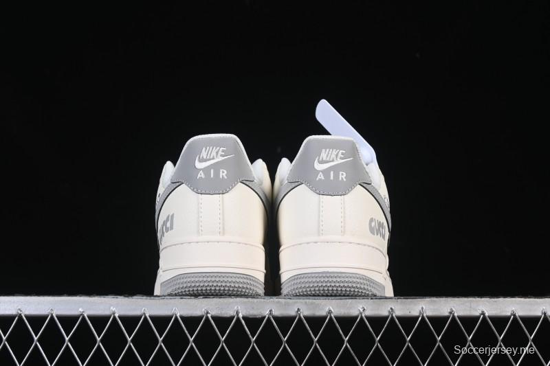 حذاء نايك اير فورس 1 '07 لو من نايك بالتعاون مع غوتشي شبح الوجه البيج الرمادي كاجوال سنيكرز - QW5836-024