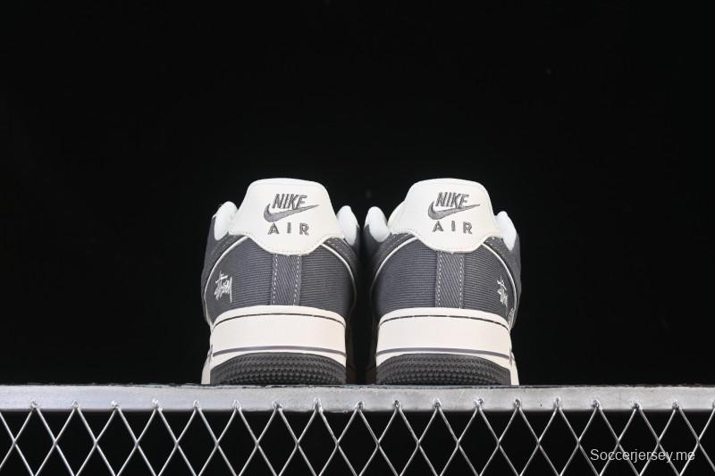 حذاء نايك اير فورس 1'07 منخفض من نايك اير فورس 1'07 ستاسي كولابوريشن ستاسي كولابوريشن قماش رمادي فاتح قماش كاجوال - JP8028-011