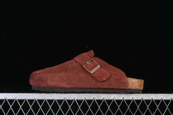 سلسلة صنادل بيركنستوك بجزء علوي من الجلد الناعم ونعل وسطي من المطاط الفلين - نبيذ أحمر