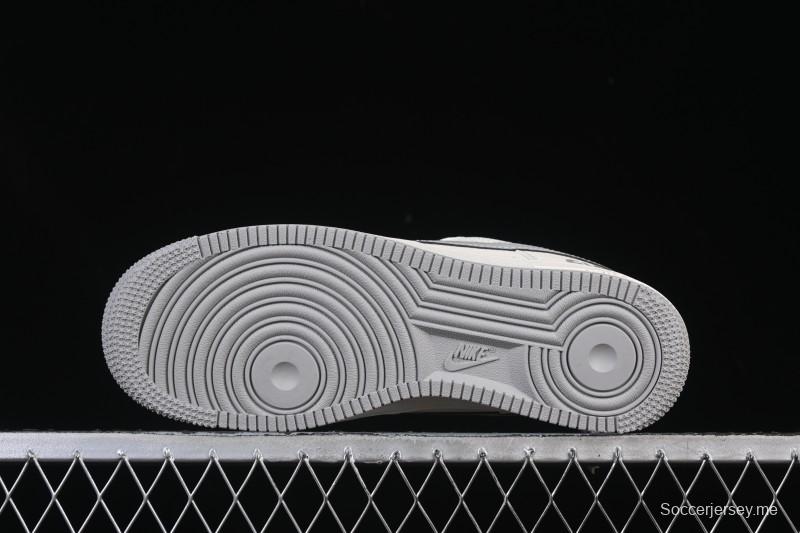 حذاء نايك اير فورس 1 '07 لو من نايك بالتعاون مع غوتشي شبح الوجه البيج الرمادي كاجوال سنيكرز - QW5836-024