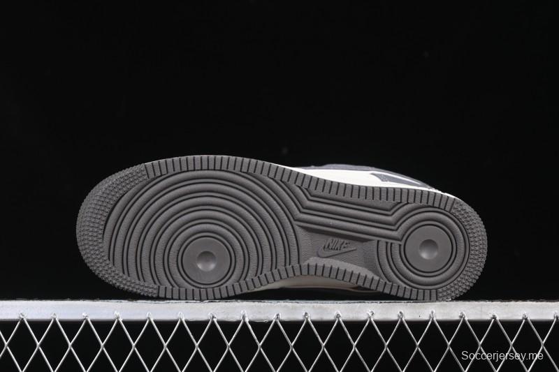 حذاء نايك اير فورس 1'07 منخفض من نايك اير فورس 1'07 ستاسي كولابوريشن ستاسي كولابوريشن قماش رمادي فاتح قماش كاجوال - JP8028-011